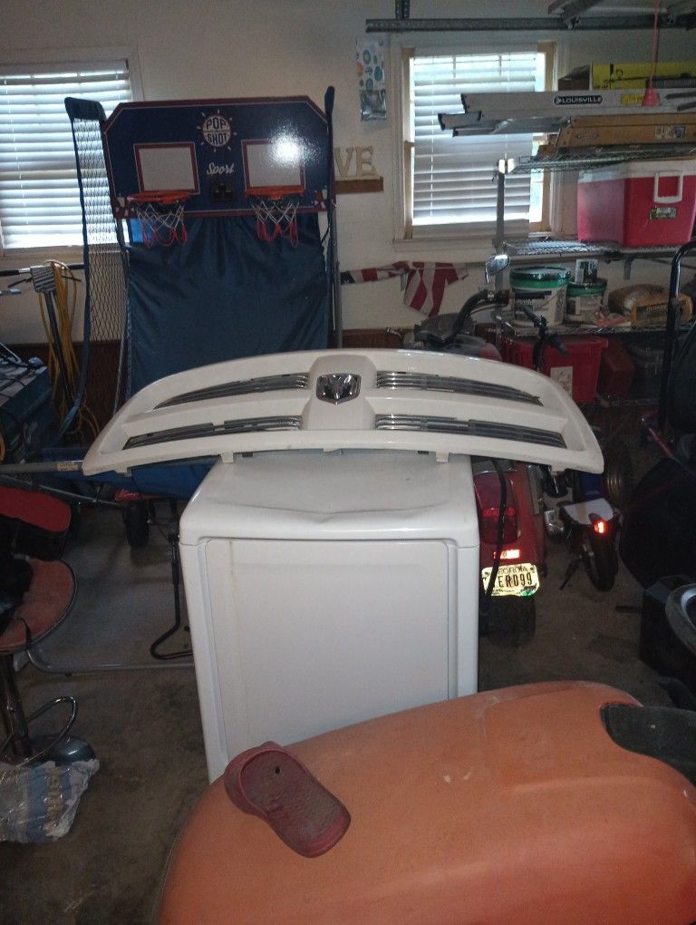 4th Gen Dodge Ram 1500 Grill