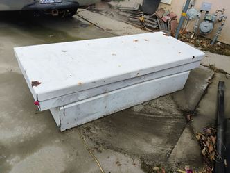 Truck tool box