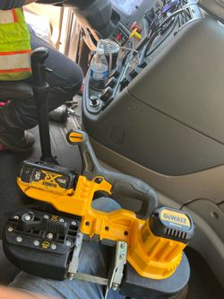 Dewalt 20v band saw con batería grande $180 firme precio