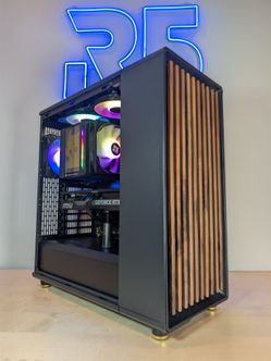 RTX 5080 // Ryzen 9800x3D // 32GB DDR5 // 2TB Gen4 NVMe // WiFi