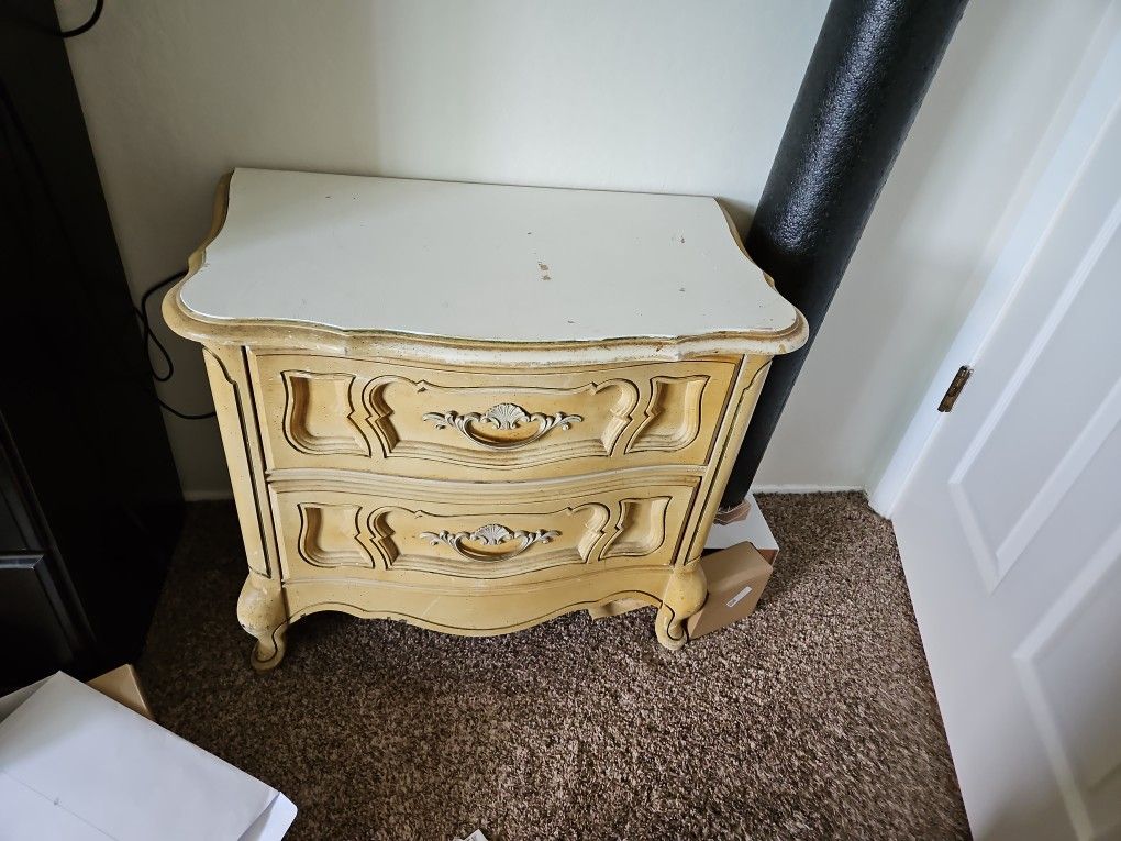 Antique 2 drawer dresser