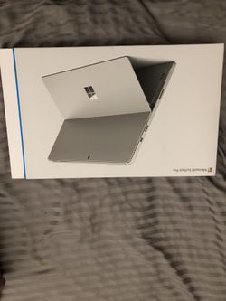 Microsoft Surface Pro 4 - Intel i5, 8GB RAM, 256GB SSD - Comes with Box and Charger
