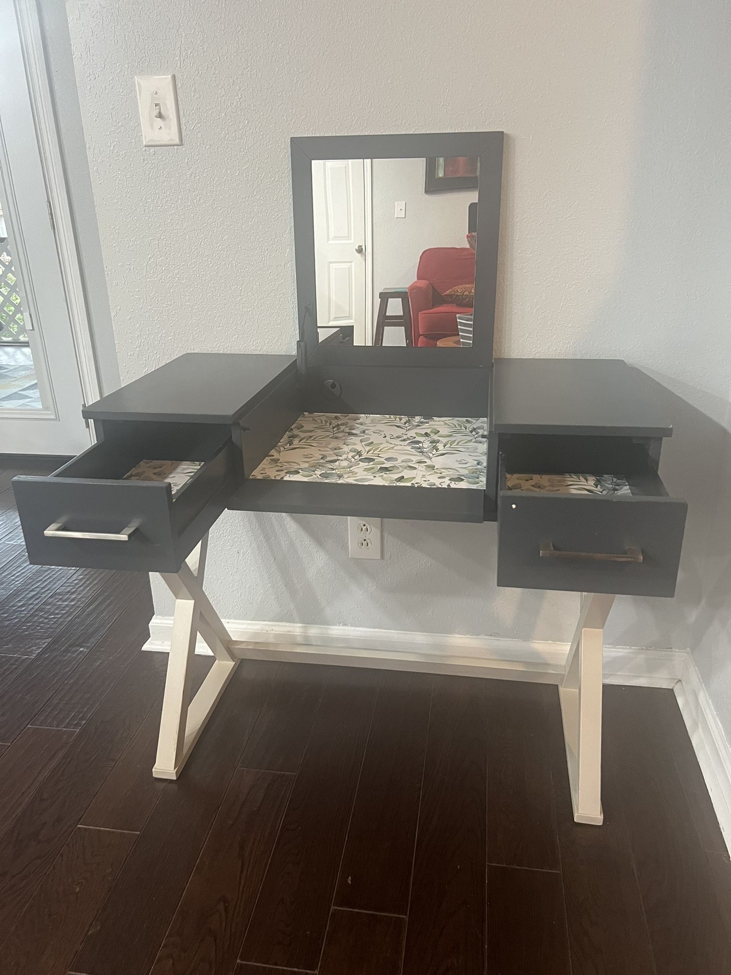 Makeup Table