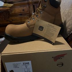 Red  wings  boots