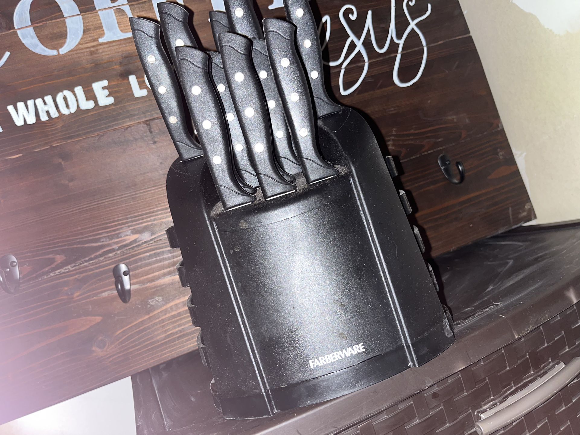 Farberware Knife Set 14 Pc for Sale in Somerset, TX - OfferUp