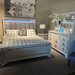 4PC King Bedroom Set with LED Lights. Gray Finish 