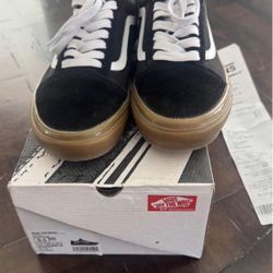 Men’s 9.5 Vans 
