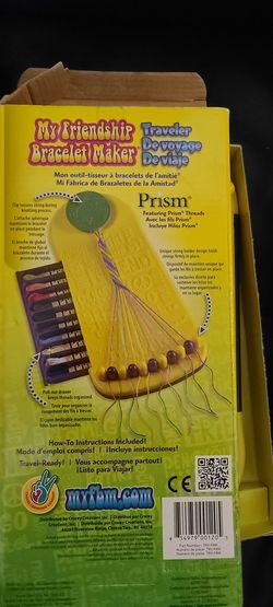 Friendship bracelet maker