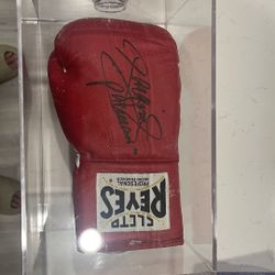 MANNY PACQUIAO Signed boxing gloves