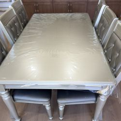 Dining Table Set w/ 6 Chairs – Modern, Clean, Great Condition