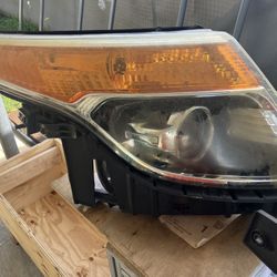 Ford Explorer 2012 Head Light 