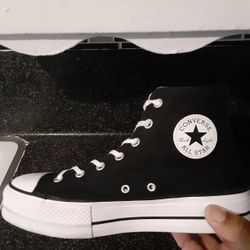 Converse mens 8 Great Condition 