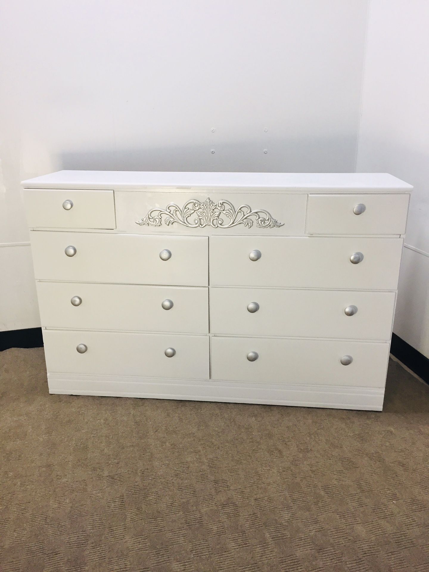 8 drawer dresser WHITE