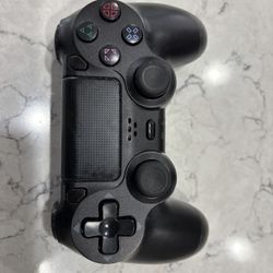 PS 4 game controller with headset