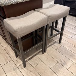 SET OF TWO BAR STOOLS 