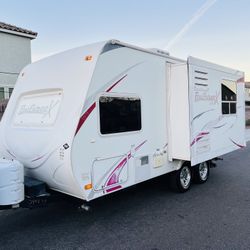 2012 funfinder X 18ft with a slide out  double axle MODEL NUMBER x189FDS 