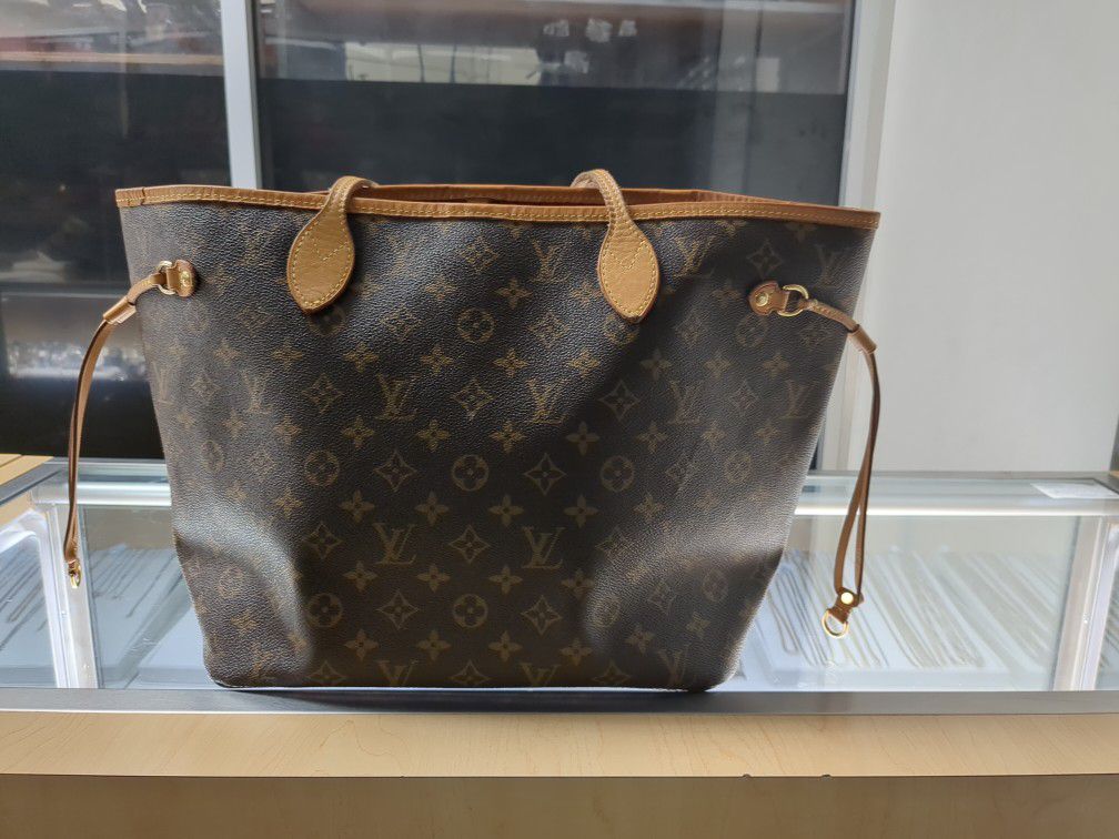 LV Make Up Bag for Sale in Houston, TX - OfferUp