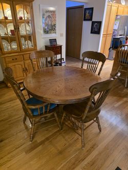 Oak 4 Claw Pedistal Round Table with Leaf and 4 Chairs