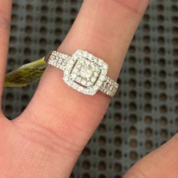 14k Diamond Ring 
