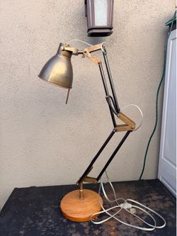 Articulated Desk Lamp