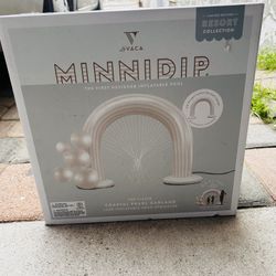 Coastal Pearl Wall Garland