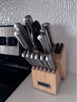 McCook knife set with sharpening block
