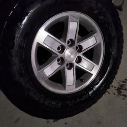 265/70/17 GMC 6 lug rims and tires missing center caps