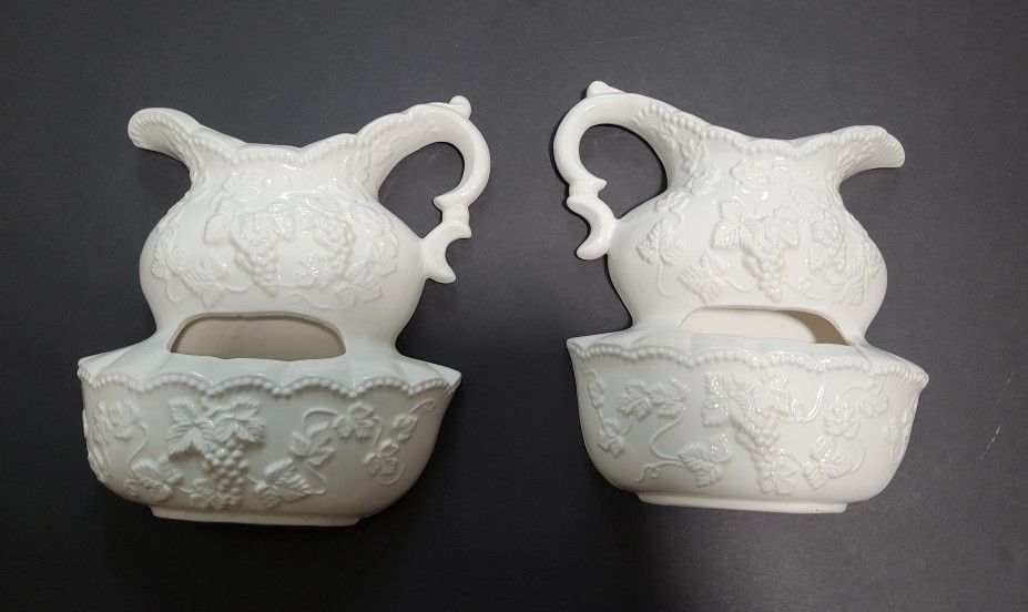 Vintage Pair Of White Grapevine Decorama Wall Planter Pockets