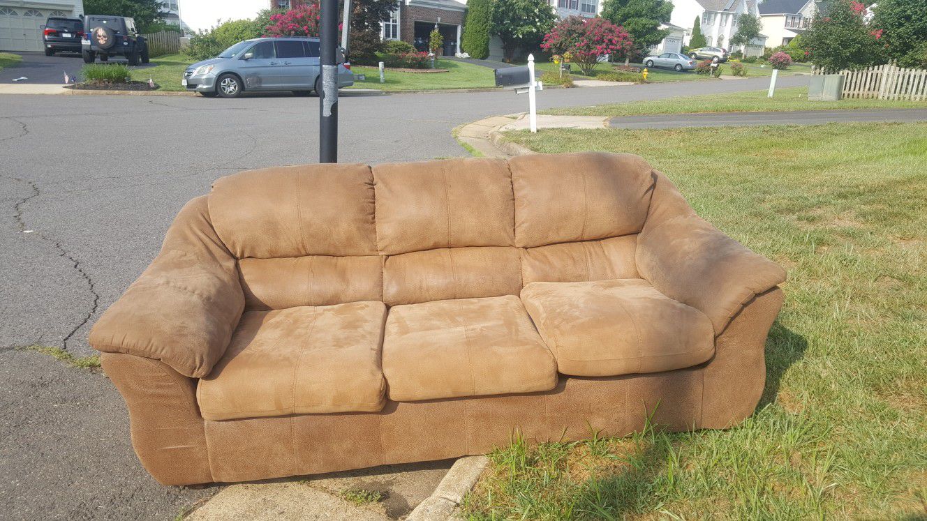 Curb alert... Free sofa set