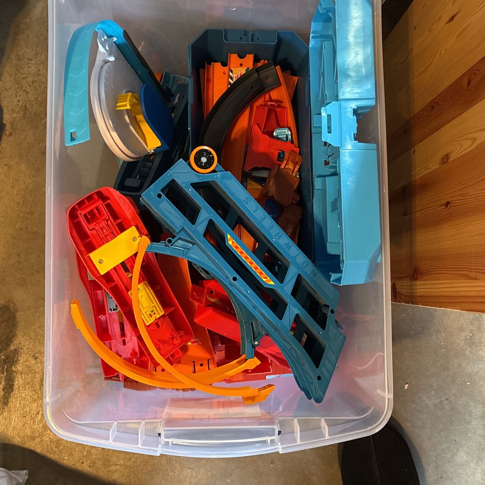 assorted hot wheel tracks and accessories