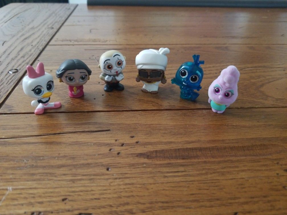 6 Disney Doorables