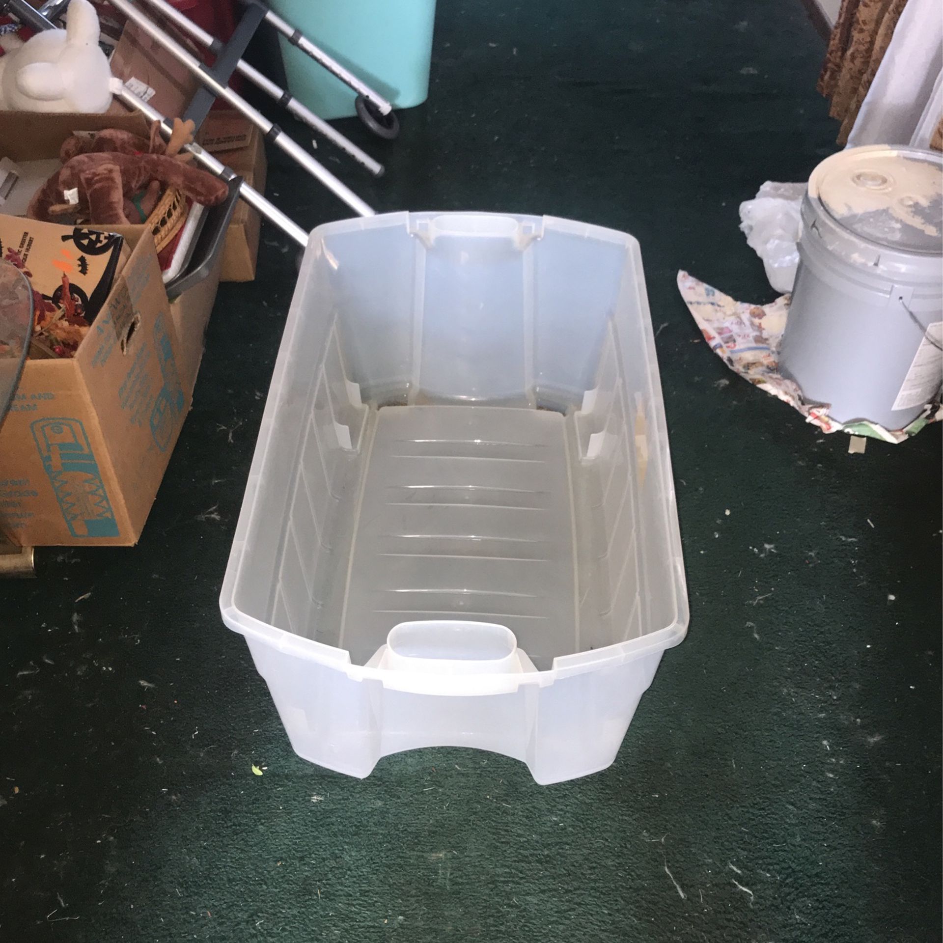 Rubbermaid Storage Container 