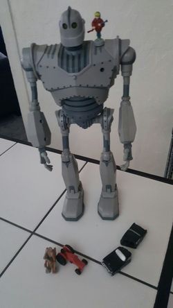 Collectable First addition Iron giant figure with all pieces and motion sensor