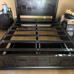 4 Piece Dark Wood Queen Bedroom Set w/ Storage 