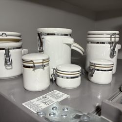 Locking Food Storage Canisters 
