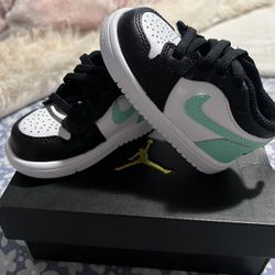 Toddler Nike - Size 4c Brand New