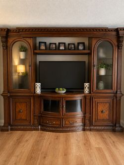 Entertainment center