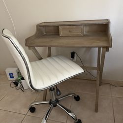 Small Desk And Chair 