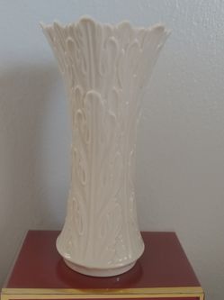 Lenox Woodland Flower Vase Ivory 8-1/2" USA
