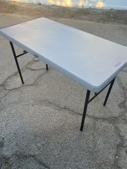 Folding tables