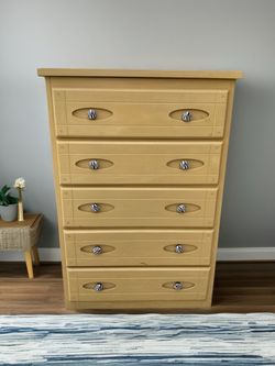 BEAUTIFUL YELLOWISH/BEIGE DRESSER