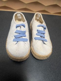 GAP Kids White Sneakers with Blue Laces Size 7