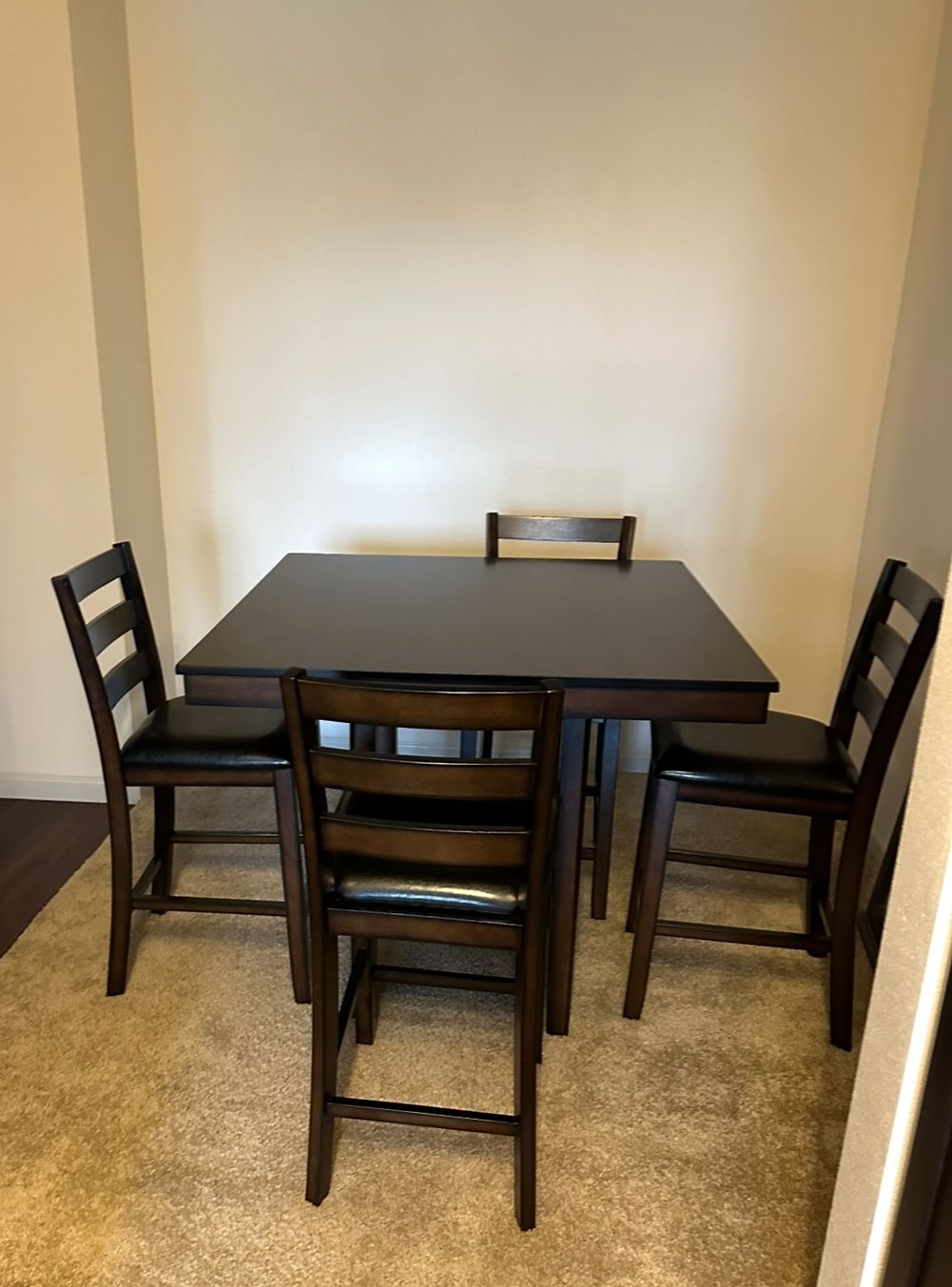Living Spaces Dining Room Table Set