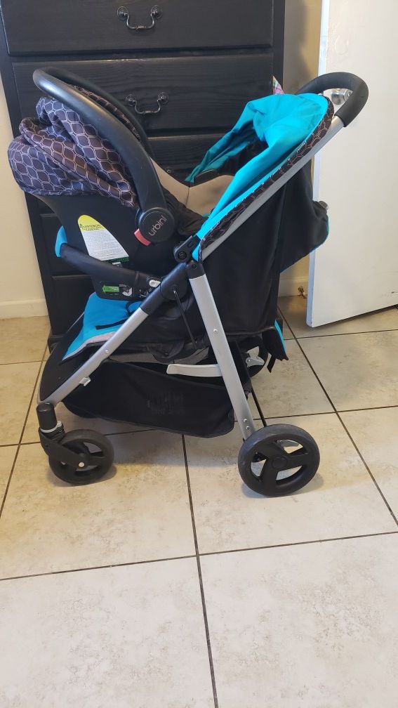 Urbini car seat, base and reversible stroller