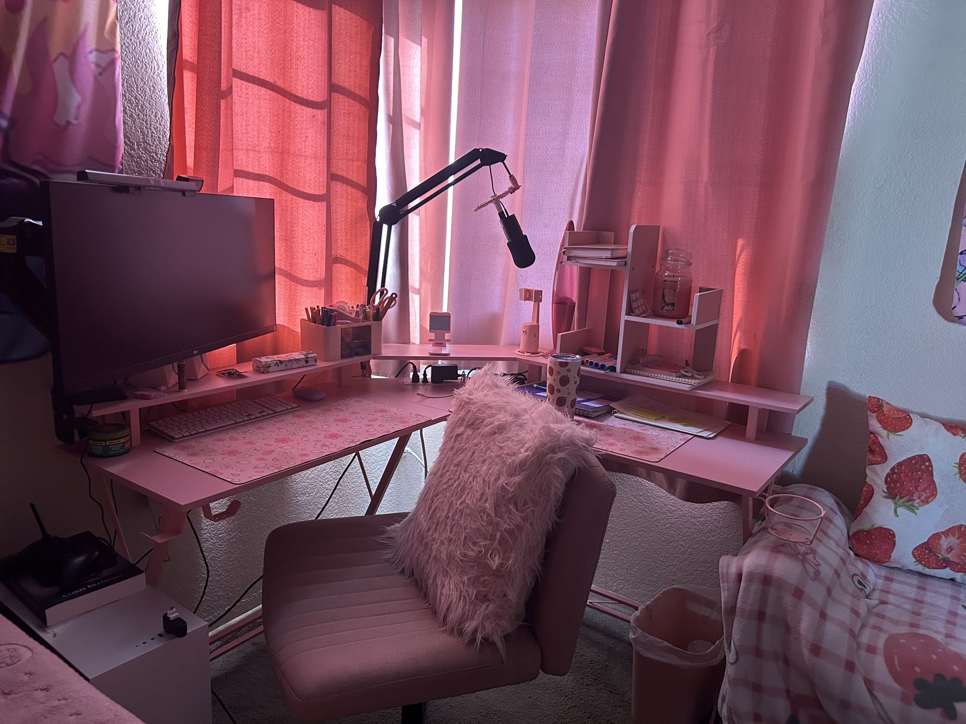 Pink Gaming Girl Desk and Chair