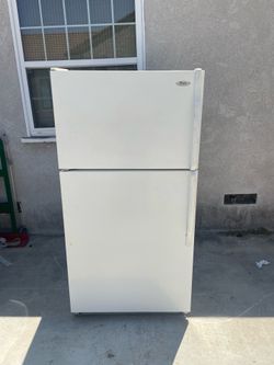 Delivery Available / Whirlpool medium size fridge refrigerator