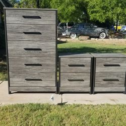 5 Drawer Chest Dresser and 2 Night Stands