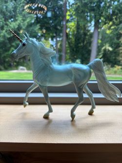 Breyer Classic Forthwind Unicorn - Retired