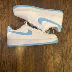 University blue airforce one size 10 (never worn original box included) 
