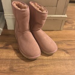 Women’s Size 8 Brand New Pink Ugg Boots 
